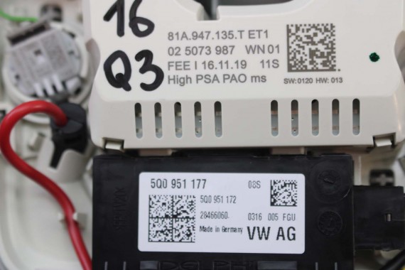 AUDI Q2 Q3 LAMPKA PODSUFITKI 81A947135T 81A 947 135 T oświetlenie kabiny ET1 srebrny 81A947135T F3 A1 82A 81A947135T 81A947135T