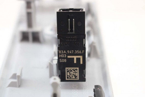 AUDI Q3 LISTWY OZDOBNE KONSOLI DEKOR 83B857185 dekory 83B 857 185 83B857185 4T4 83A F3 Kolor 4T4 silber flex metallic 83B857185