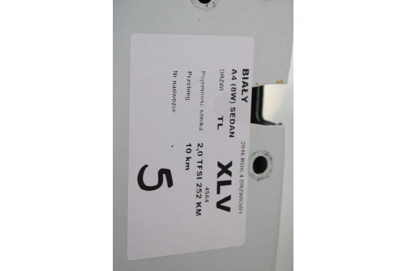 AUDI A4 SEDAN 8W B9 LS9R DRZWI LEWE PRZÓD + TYŁ STRONA LEWA przednie + tylne 2 sztuki 2Y2Y 8W0831051 8W5833051 8W0831051A białe