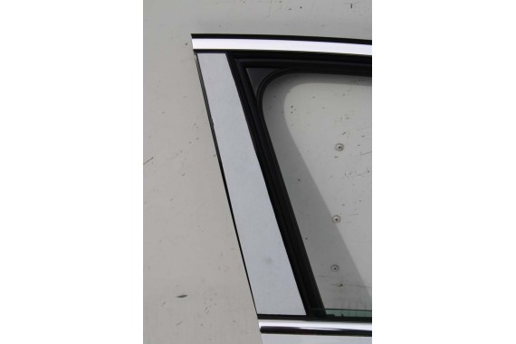 AUDI A4 SEDAN DRZWI PRAWE PRZÓD + TYŁ STRONA PRAWA przednie + tylne 2 sztuki 2 szt. 8W B9 biały LS9R 2Y2Y 8W0831052 8W5833052