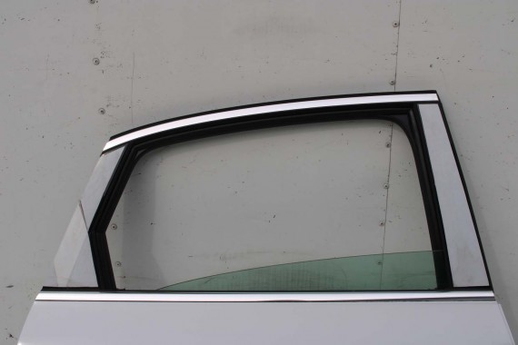 AUDI A4 SEDAN DRZWI PRAWE PRZÓD + TYŁ STRONA PRAWA przednie + tylne 2 sztuki 2 szt. 8W B9 biały LS9R 2Y2Y 8W0831052 8W5833052