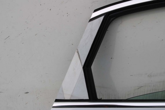 AUDI A4 SEDAN DRZWI PRAWE PRZÓD + TYŁ STRONA PRAWA przednie + tylne 2 sztuki 2 szt. 8W B9 biały LS9R 2Y2Y 8W0831052 8W5833052