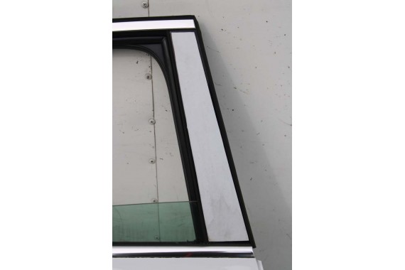 AUDI A4 SEDAN DRZWI PRAWE PRZÓD + TYŁ STRONA PRAWA przednie + tylne 2 sztuki 2 szt. 8W B9 biały LS9R 2Y2Y 8W0831052 8W5833052