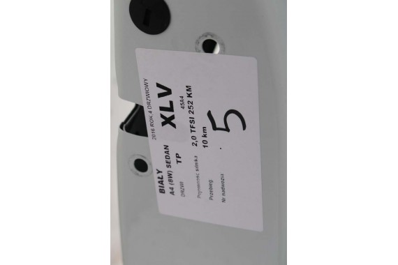 AUDI A4 SEDAN DRZWI PRAWE PRZÓD + TYŁ STRONA PRAWA przednie + tylne 2 sztuki 2 szt. 8W B9 biały LS9R 2Y2Y 8W0831052 8W5833052