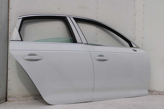 AUDI A4 SEDAN DRZWI PRAWE PRZÓD + TYŁ STRONA PRAWA LS9R 2Y przednie + tylne 2 sztuki 8W B9 biały LS9R 2Y2Y 8W0831052 8W5833052