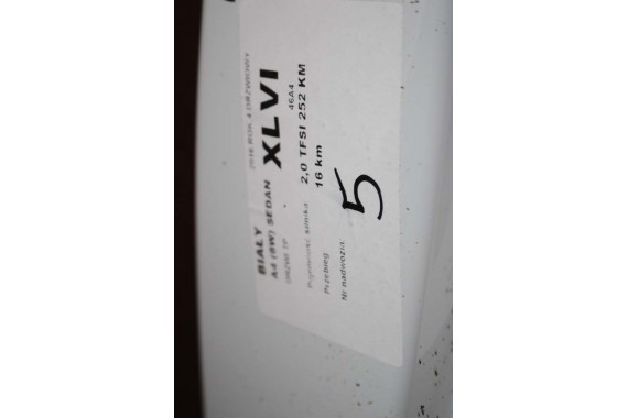 AUDI A4 SEDAN DRZWI PRAWE PRZÓD + TYŁ STRONA PRAWA przednie + tylne 2 sztuki 2 szt. 8W B9 biały LS9R 2Y2Y 8W0831052 8W5833052