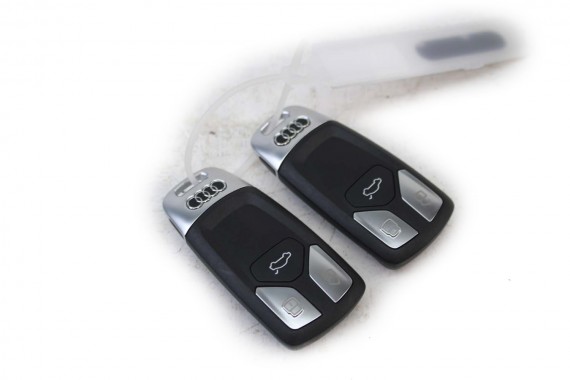AUDI A4 A5 KLUCZYK PILOT KEYLESS 4M0959754T PILOT KEYLESS 4M0959754T 4M0959754AM 4M0959754AJ 4M0959754BR 4M0959754CL 4M0959754CR
