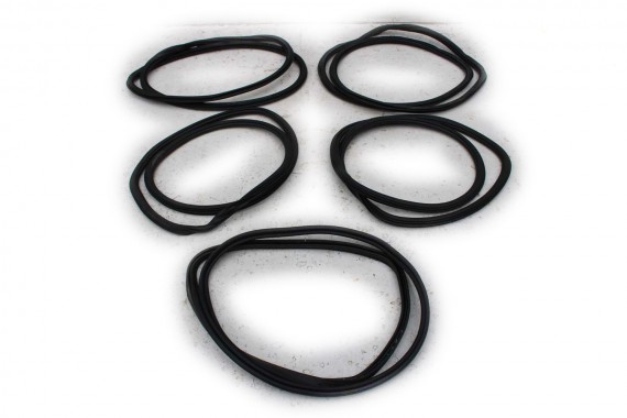 AUDI A4 SEDAN USZCZELKI...