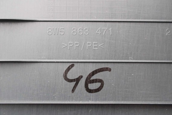 AUDI A4 B9 SEDAN PAS BAGAŻNIKA 8W5863471 TAPICERKA 8W5863471B 8W5863471 kolor soul czarny 8W5863471 bagażnik 8W5863471 8W5863471