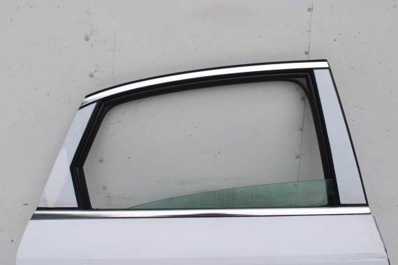 AUDI A4 SEDAN DRZWI PRAWE PRZÓD + TYŁ STRONA PRAWA przednie + tylne 2 sztuki 2 szt. 8W B9 szary LX7R 0C0C8W0831052 8W5833052