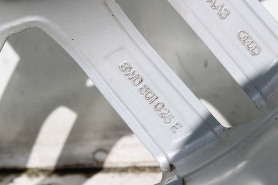 AUDI A4 A5 FELGI 17 cali OPONY KOŁA felga 8W0601025E 7.5J*17H2 ET38 8W opona 225/50/17 8W0601025E 8W0601025E 8W0601025 8W0601025