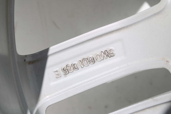 AUDI A4 A5 FELGI 17 cali OPONY KOŁA felga 8W0601025E 7.5J*17H2 ET38 8W opona 225/50/17 8W0601025E 8W0601025E 8W0601025 8W0601025