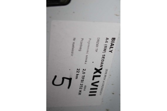 AUDI A4 SEDAN DRZWI PRAWE PRZÓD + TYŁ STRONA PRAWA przednie + tylne 2 sztuki 2 szt. 8W B9 biały LS9R 2Y2Y 8W0831052 8W5833052