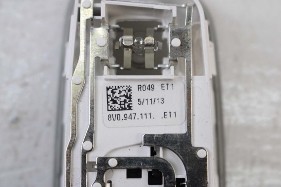 AUDI LAMPKA OŚWIETLENIE PODSUFITKI 8V0947111 TYŁ  ET1 kryształowo srebrny 8V0 947 111 8U0947111 8V0947111 8U0947111 8V0947111