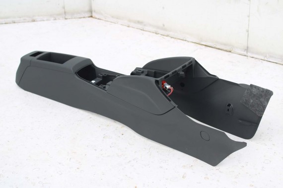 AUDI A3 TUNEL ŚRODKOWY 8V1863241 6PS - czarny 8V1 863 241 8V1863241 8V 8V1863241J 6PS czarny soul 8V1863241 8V1863241J 8V1863241