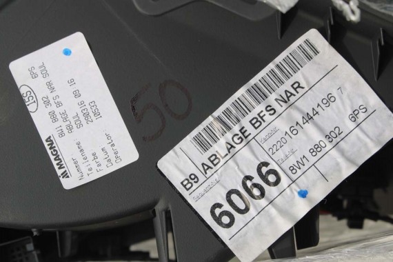 AUDI A4 A5 SCHOWEK KONSOLI PASAŻERA 8W1880302 8W1 880 302 STRONA PRAWA 8W 6PS czarny SCHOWKI 8W1880302 8W1880302B 8W1880302D