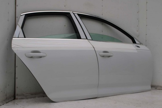 AUDI A4 SEDAN DRZWI PRAWE PRZÓD + TYŁ STRONA PRAWA przednie + tylne 2 sztuki 2 szt. 8W B9 biały LS9R 2Y2Y 8W0831052 8W5833052