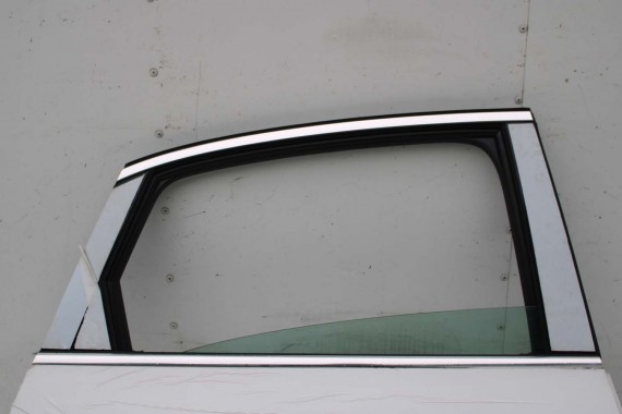 AUDI A4 SEDAN DRZWI PRAWE PRZÓD + TYŁ STRONA PRAWA przednie + tylne 2 sztuki 2 szt. 8W B9 biały LS9R 2Y2Y 8W0831052 8W5833052