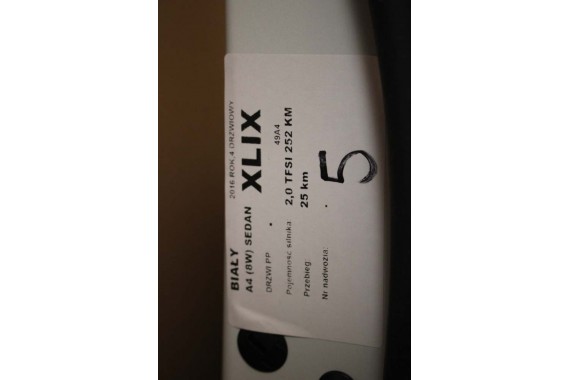 AUDI A4 SEDAN DRZWI PRAWE PRZÓD + TYŁ STRONA PRAWA przednie + tylne 2 sztuki 2 szt. 8W B9 biały LS9R 2Y2Y 8W0831052 8W5833052