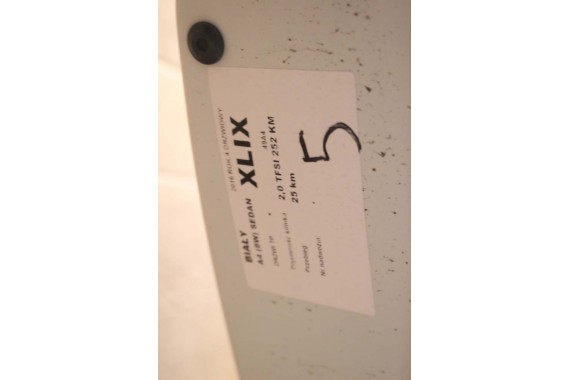 AUDI A4 SEDAN DRZWI PRAWE PRZÓD + TYŁ STRONA PRAWA przednie + tylne 2 sztuki 2 szt. 8W B9 biały LS9R 2Y2Y 8W0831052 8W5833052