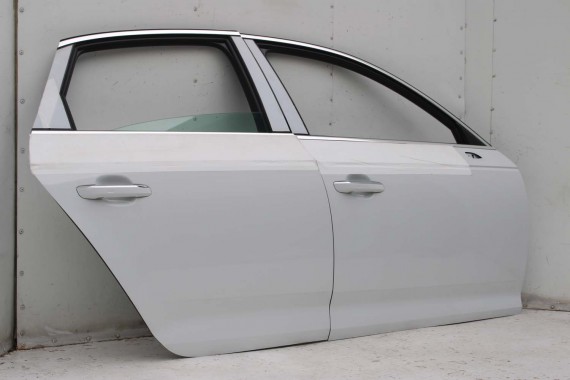AUDI A4 SEDAN DRZWI PRAWE PRZÓD + TYŁ STRONA PRAWA przednie + tylne 2 sztuki 2 szt. 8W B9 biały LS9R 2Y2Y 8W0831052 8W5833052