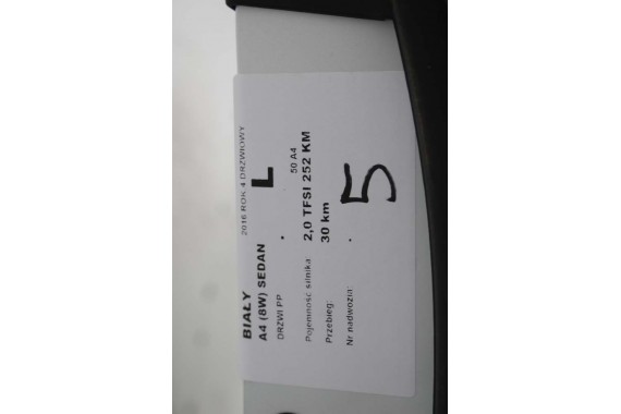 AUDI A4 SEDAN DRZWI PRAWE PRZÓD + TYŁ STRONA PRAWA przednie + tylne 2 sztuki 2 szt. 8W B9 biały LS9R 2Y2Y 8W0831052 8W5833052