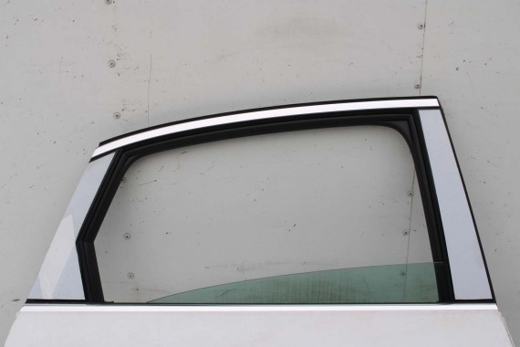 AUDI A4 SEDAN DRZWI PRAWE PRZÓD + TYŁ STRONA PRAWA przednie + tylne 2 sztuki 2 szt. 8W B9 biały LS9R 2Y2Y 8W0831052 8W5833052