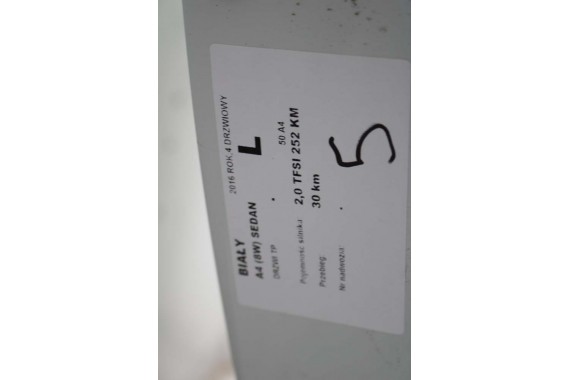 AUDI A4 SEDAN DRZWI PRAWE PRZÓD + TYŁ STRONA PRAWA przednie + tylne 2 sztuki 2 szt. 8W B9 biały LS9R 2Y2Y 8W0831052 8W5833052