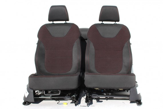 SKODA YETI FOTELE KOMPLET FOTELI siedzeń siedzenia fotel tapicerka 5L welur kolor czarny i czerwony kanapa siedzisko oparcie