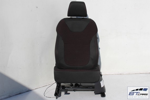 SKODA YETI FOTELE KOMPLET FOTELI siedzeń siedzenia fotel tapicerka 5L welur kolor czarny i czerwony kanapa siedzisko oparcie