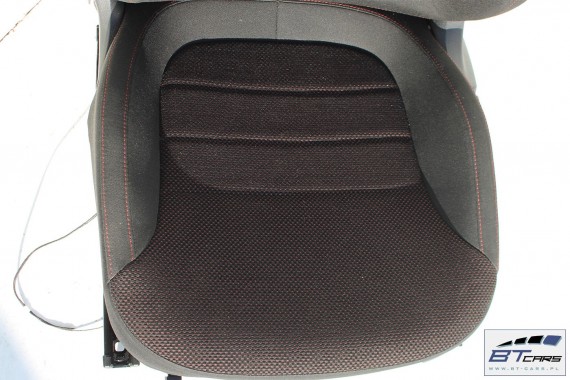 SKODA YETI FOTELE KOMPLET FOTELI siedzeń siedzenia fotel tapicerka 5L welur kolor czarny i czerwony kanapa siedzisko oparcie