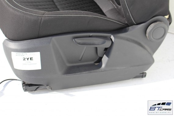 SKODA YETI FOTELE KOMPLET FOTELI siedzeń siedzenia fotel tapicerka 5L welur kolor czarny kanapa siedzisko oparcie