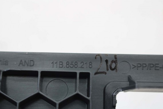 VW ID4 Pro ZAŚLEPKA 11B858217 11B858218 WYKOŃCZENIE KONSOLI NAKŁADKA 11B858217 11B858218 11B858217 11B858218 11B858217 11B858218