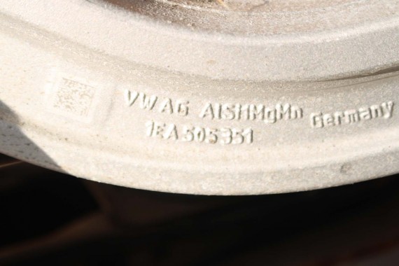 VW ID4 PÓŁOŚ TYLNA TYŁ 1EA501203J 1EA501204J AUDI Q4 1EA501203F 1EA501204F 1EA501203M 1EA501204M 1EA501201B 1EA501202B 1EA501203
