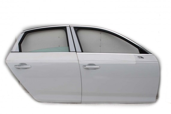 AUDI A4 SEDAN DRZWI PRAWE...
