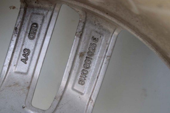 AUDI A4 A5 FELGI 17 cali OPONY KOŁA felga 8W0601025E 7.5J*17H2 ET38 8W opona 225/50/17 8W0601025E 8W0601025E 8W0601025 8W0601025