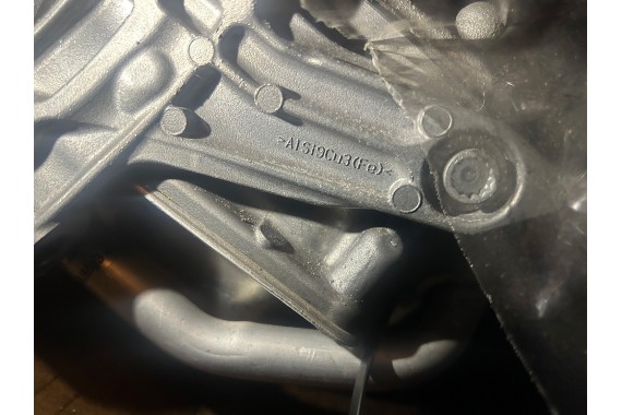 AUDI RS4 RS5 ŁAPA WIESZAK POMPY KLIMY 06M260885AF SILNIKA 06M260885AF silnik 2.9 TFSi A4 A5 06M260885AB 06M260885AC 06M260885AF
