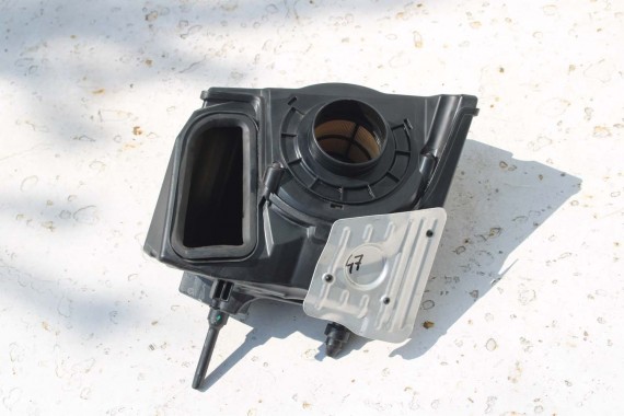 AUDI A4 A5 OBUDOWA FILTR POWIETRZA 8W0133837 8W0133835 8W0133843C 8W0 133 837 B9 F5 8W0133837AB 8W0133835AB 8W0133837 8W0133835