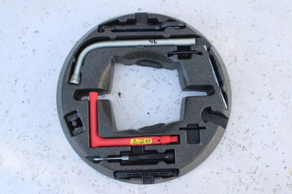 AUDI A4 A5 STYROPIAN PODŁOGA BAGAŻNIKA 8W0012109 tapicerka wykończenie 8W0 012 109 wnęka pianka wkład 8W0012109E 8W0012109F