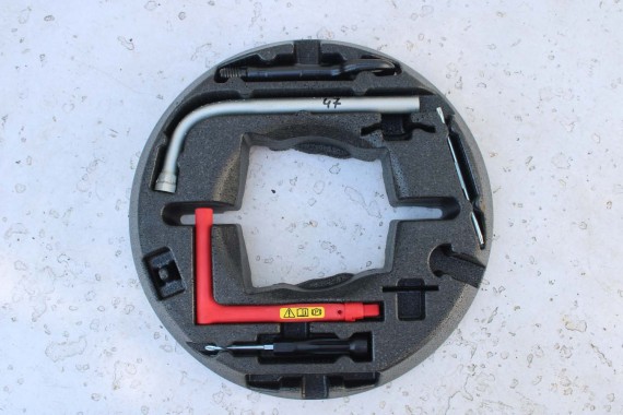 AUDI A4 A5 STYROPIAN PODŁOGA BAGAŻNIKA 8W0012109 tapicerka wykończenie 8W0 012 109 wnęka pianka wkład 8W0012109E 8W0012109F