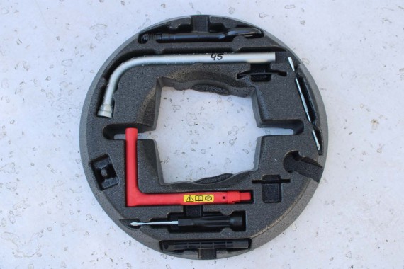 AUDI A4 A5 STYROPIAN PODŁOGA BAGAŻNIKA 8W0012109 tapicerka wykończenie 8W0 012 109 wnęka pianka wkład 8W0012109E 8W0012109F