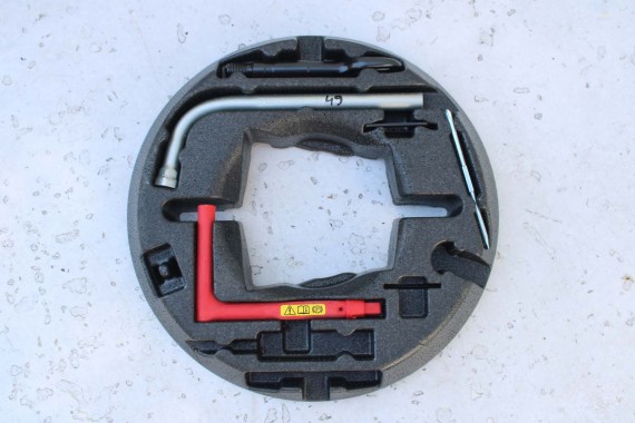 AUDI A4 A5 STYROPIAN PODŁOGA BAGAŻNIKA 8W0012109 tapicerka wykończenie 8W0 012 109 wnęka pianka wkład 8W0012109E 8W0012109F