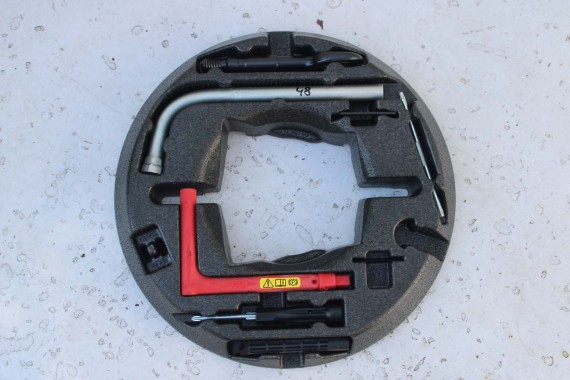 AUDI A4 A5 STYROPIAN PODŁOGA BAGAŻNIKA 8W0012109 tapicerka wykończenie 8W0 012 109 wnęka pianka wkład 8W0012109E 8W0012109F