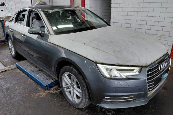 AUDI A4 8W ŚLIZG WSPORNIK BŁOTNIKA 8W0821135B 8W0821136B 8W0821184A 8W0821183A prowadnica mocowanie B9 8W0821135C 8W0821136C