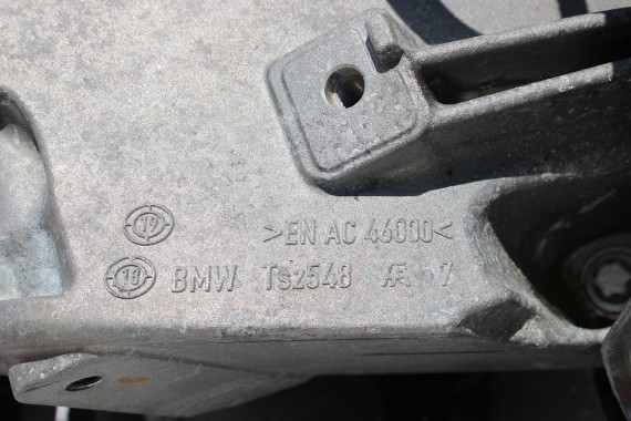 BMW 5 G30 ŁAPA SILNIKA 6864595 SILNIK B47 D20A diesel B47D20 2.0d 22116864595 6864595 6864595 6864595 6864595 6864595 6864595