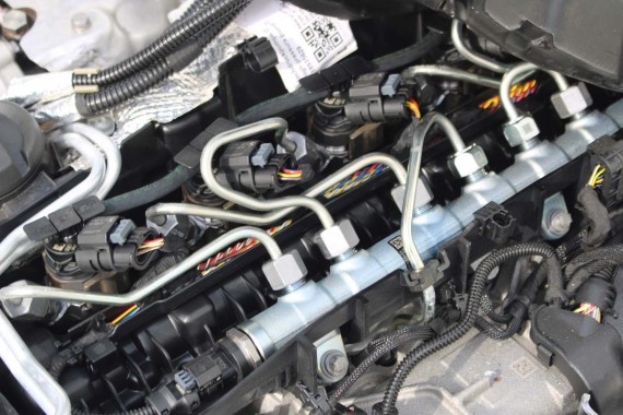 BMW X5 X6 X7 UKŁAD PALIWOWY 9886372  3.0 D WTRYSKI 11539886372 + LISTWA 8599216 + pompa 9886374 silnik diesel 9886372 9886372