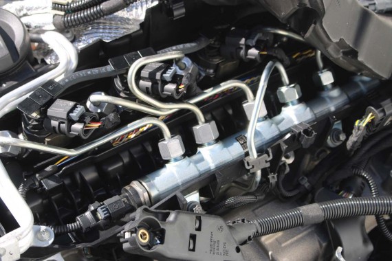 BMW X5 X6 X7 UKŁAD PALIWOWY 9886370 3.0 D WTRYSKI 11539886370 + LISTWA 8599216 + pompa 9886374 silnik diesel 9886372 9886372