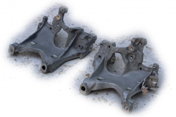 AUDI S4 S5 ŁAPA PODPORA 8W0399295E 8W0399296E SANEK TRAWERSY SKRZYNI BIEGÓW wzmocnienie poprzeczne L + P 8W0399295D 8W0399296D