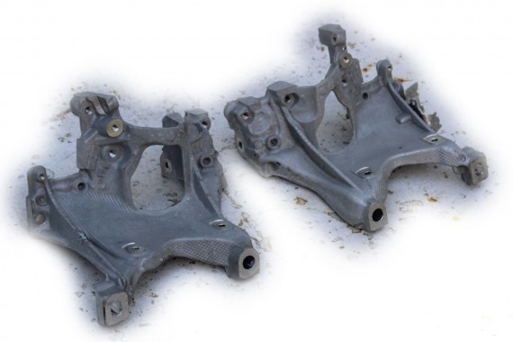 AUDI S4 S5 ŁAPA PODPORA 8W0399295E 8W0399296E SANEK TRAWERSY SKRZYNI BIEGÓW wzmocnienie poprzeczne L + P 8W0399295D 8W0399296D
