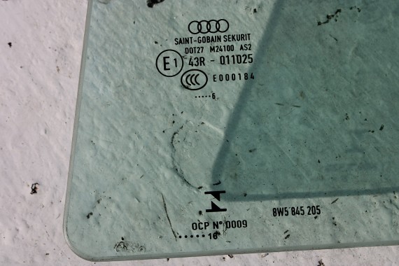 AUDI A4 SEDAN SZYBA DRZWI LEWE 8W5845205 tył 8W5 845 205 lewa tylna drzwiowa rok produkcji 2016 kolor E1 AS2 zielony 8W5845205